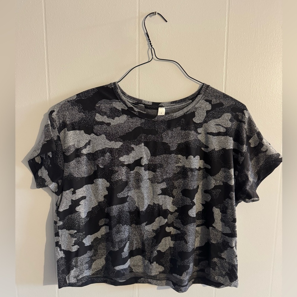 Women’s Cropped Lululemon Shirt